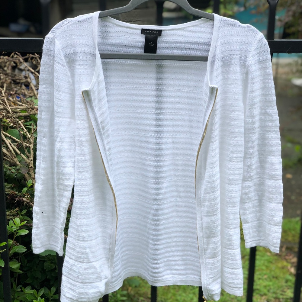 🥂NWOT TRENDY WHITE CARTIGAN🥂